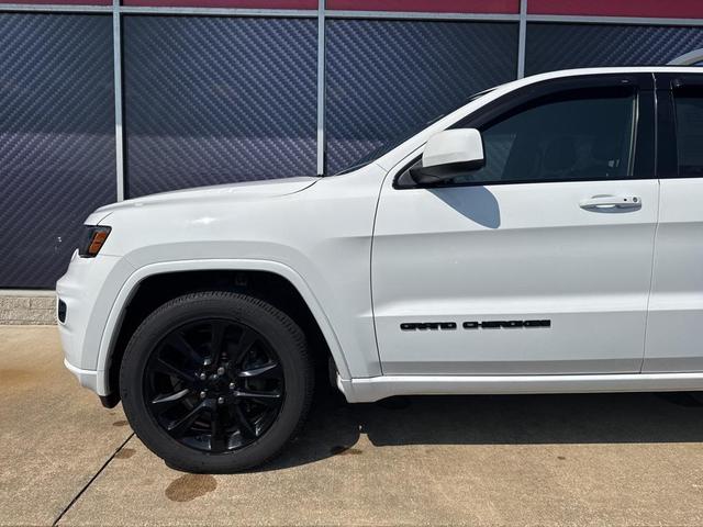 Photo of 2020 Bright White Clearcoat Jeep Grand Cherokee