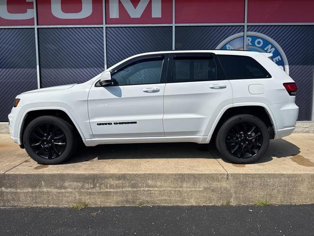 Photo of 2020 Bright White Clearcoat Jeep Grand Cherokee
