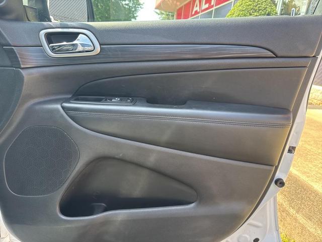 Photo of 2020 Bright White Clearcoat Jeep Grand Cherokee