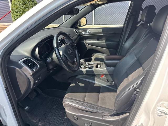 Photo of 2020 Bright White Clearcoat Jeep Grand Cherokee
