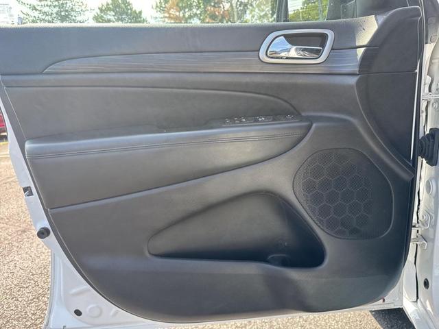Photo of 2020 Bright White Clearcoat Jeep Grand Cherokee