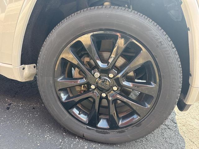 Photo of 2020 Bright White Clearcoat Jeep Grand Cherokee