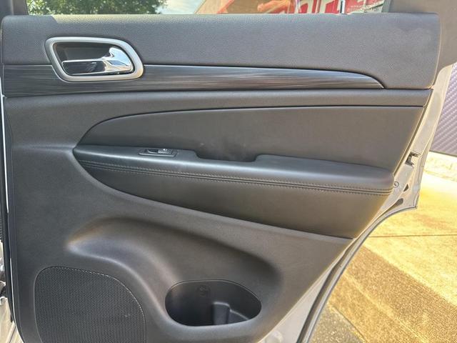 Photo of 2020 Bright White Clearcoat Jeep Grand Cherokee