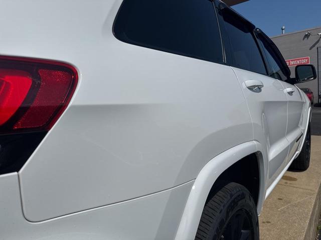 Photo of 2020 Bright White Clearcoat Jeep Grand Cherokee