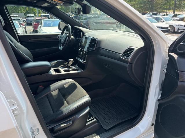 Photo of 2020 Bright White Clearcoat Jeep Grand Cherokee
