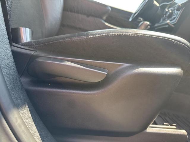 Photo of 2020 Bright White Clearcoat Jeep Grand Cherokee