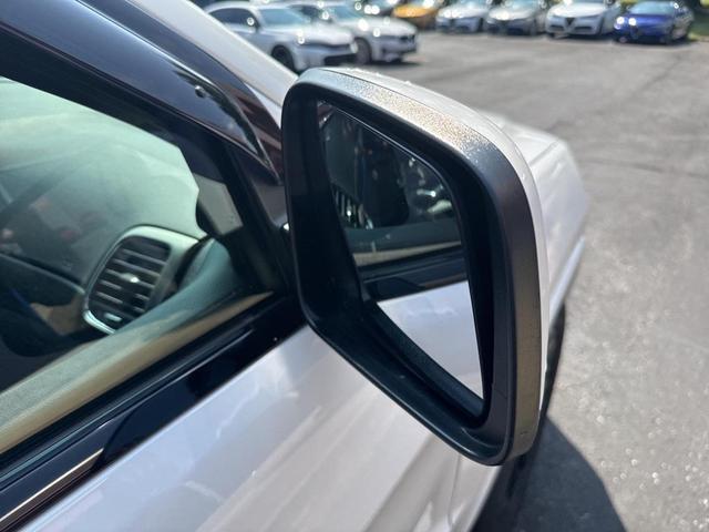 Photo of 2020 Bright White Clearcoat Jeep Grand Cherokee