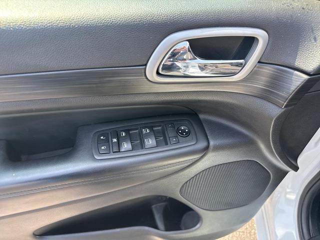 Photo of 2020 Bright White Clearcoat Jeep Grand Cherokee