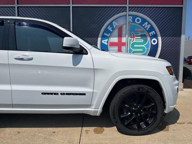 Photo of 2020 Bright White Clearcoat Jeep Grand Cherokee