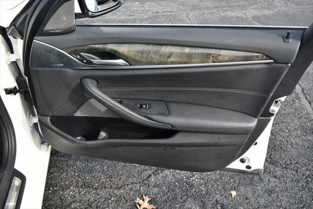 Photo of 2022 Alpine White BMW 530