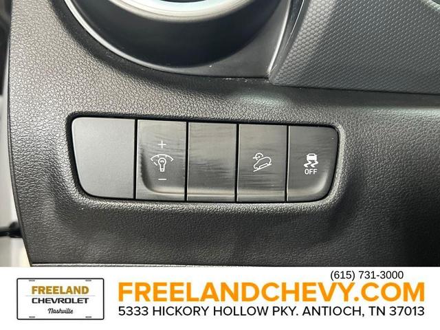 Photo of 2023 Lunar White Hyundai KONA