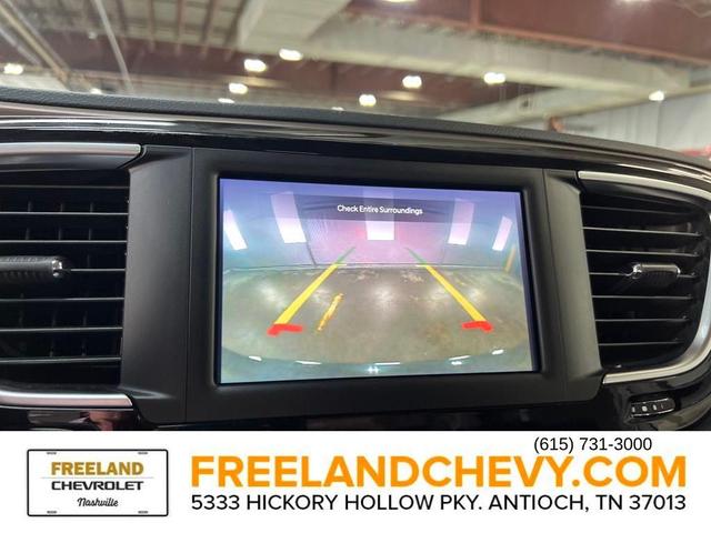 Photo of 2023 Brilliant Black Crystal Pearlcoat Chrysler Voyager