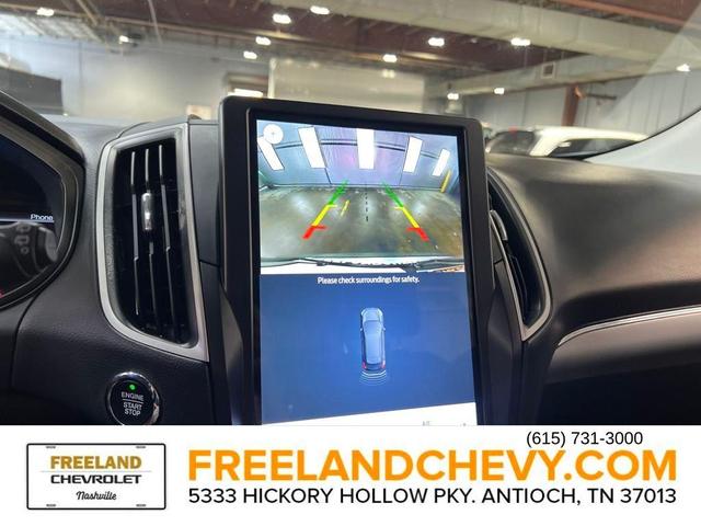 Photo of 2022 Silver Metallic Ford Edge