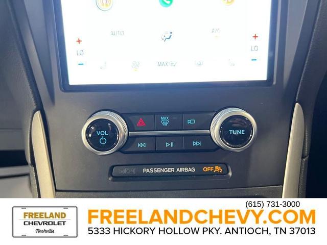 Photo of 2022 Silver Metallic Ford Edge