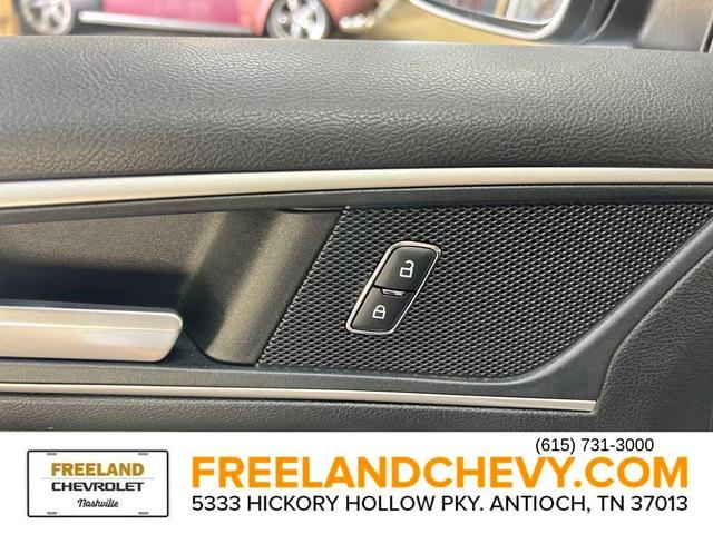 Photo of 2022 Silver Metallic Ford Edge