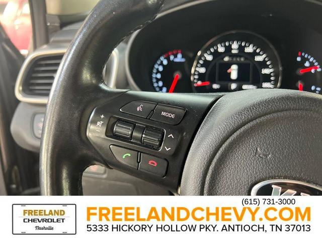 Photo of 2016 Titanium Silver Kia Sorento
