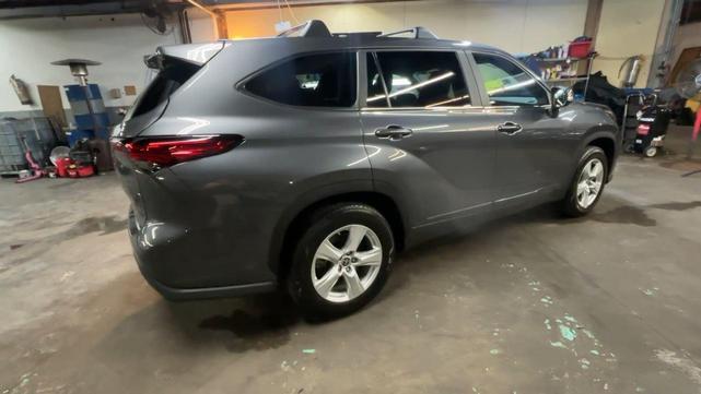 Photo of 2023 Magnetic Gray Metallic Toyota Highlander