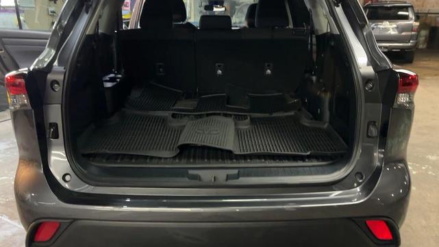 Photo of 2023 Magnetic Gray Metallic Toyota Highlander