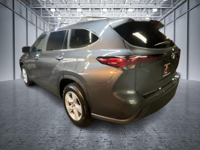 Photo of 2023 Magnetic Gray Metallic Toyota Highlander
