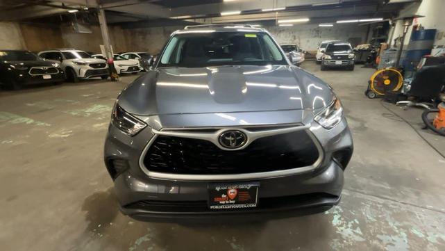 Photo of 2023 Magnetic Gray Metallic Toyota Highlander