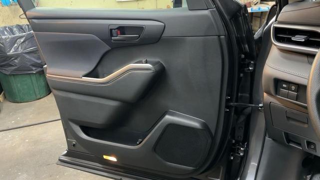 Photo of 2023 Magnetic Gray Metallic Toyota Highlander