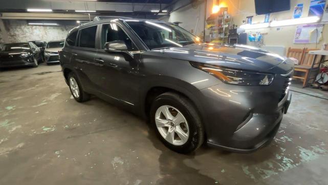 Photo of 2023 Magnetic Gray Metallic Toyota Highlander