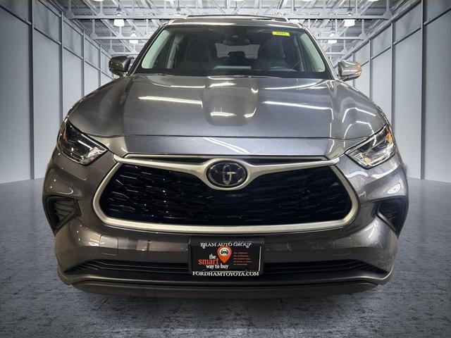Photo of 2023 Magnetic Gray Metallic Toyota Highlander