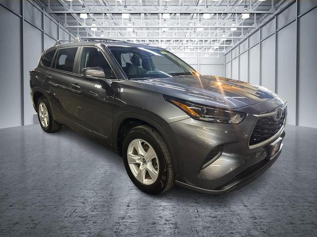 Photo of 2023 Magnetic Gray Metallic Toyota Highlander