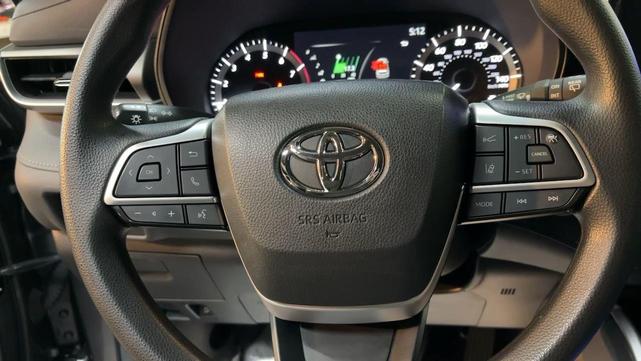 Photo of 2023 Magnetic Gray Metallic Toyota Highlander