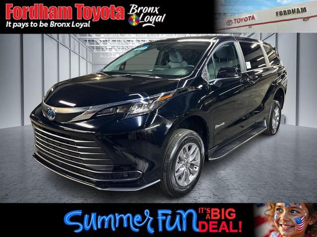 Photo of 2025  Toyota Sienna
