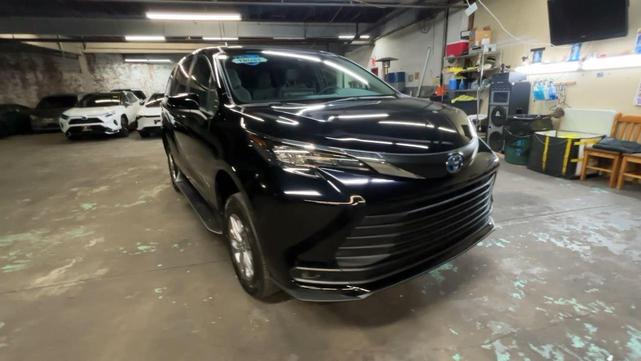 Photo of 2025  Toyota Sienna