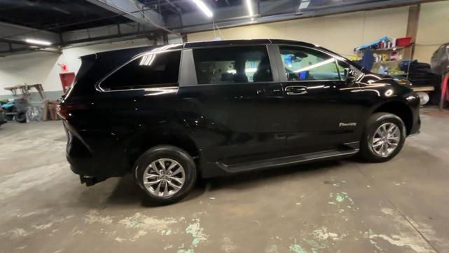 Photo of 2025  Toyota Sienna