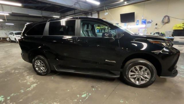 Photo of 2025  Toyota Sienna