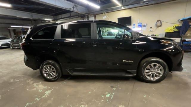 Photo of 2025  Toyota Sienna