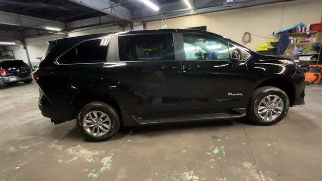 Photo of 2025  Toyota Sienna
