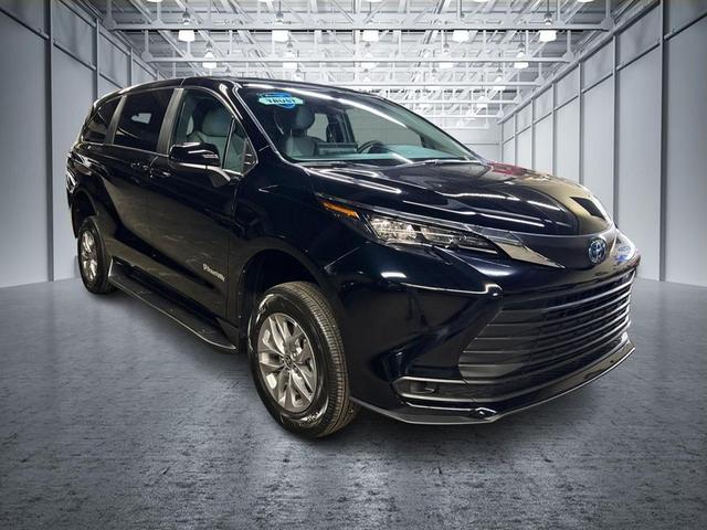 Photo of 2025  Toyota Sienna