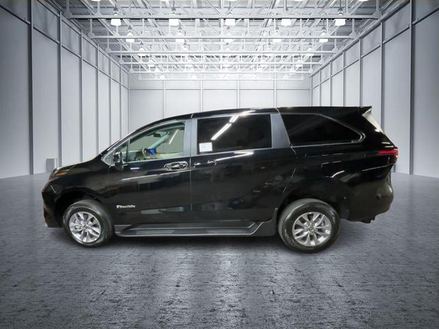 Photo of 2025  Toyota Sienna