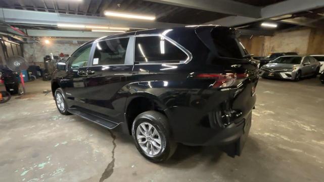 Photo of 2025  Toyota Sienna