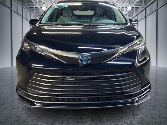Photo of 2025  Toyota Sienna