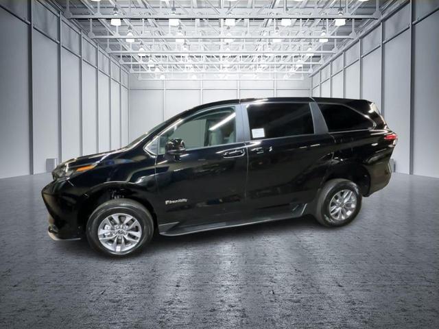 Photo of 2025  Toyota Sienna