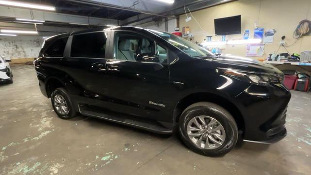 Photo of 2025  Toyota Sienna