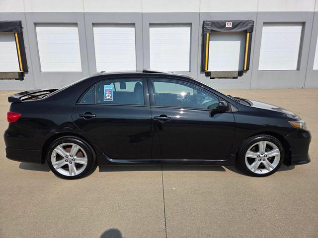 Photo of 2013 Black Toyota Corolla