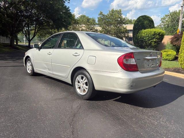 Photo of 2004 Lunar Mist Metallic Toyota Camry
