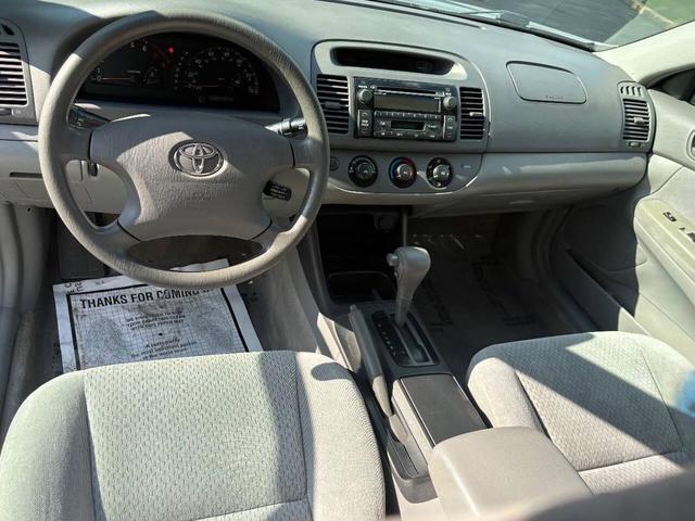 Photo of 2004 Lunar Mist Metallic Toyota Camry