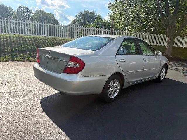Photo of 2004 Lunar Mist Metallic Toyota Camry