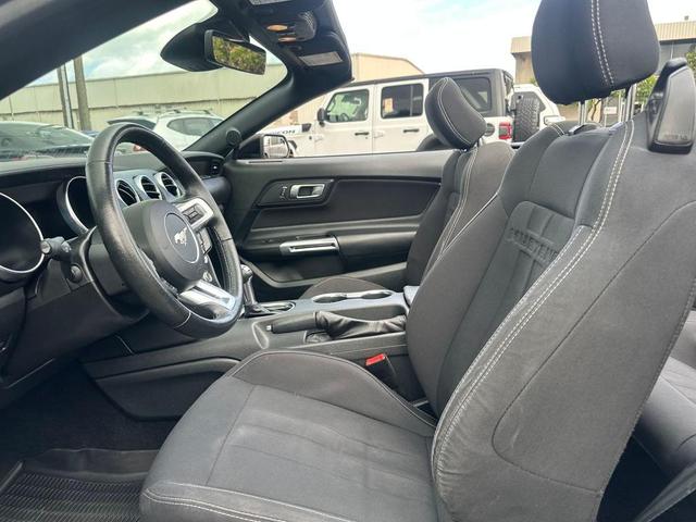 Photo of 2023 Iconic Silver Metallic Ford Mustang