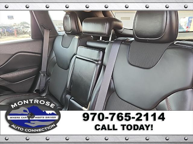 Photo of 2017 Bright White Clearcoat Jeep Cherokee