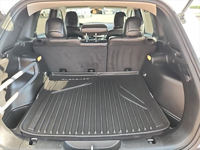 Photo of 2017 Bright White Clearcoat Jeep Cherokee