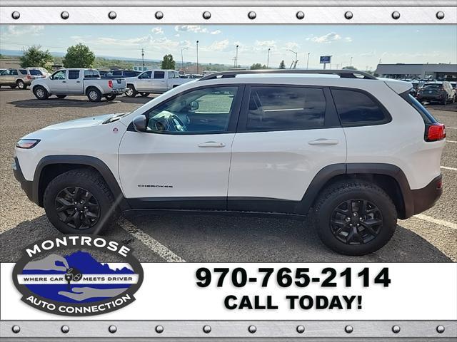 Photo of 2017 Bright White Clearcoat Jeep Cherokee