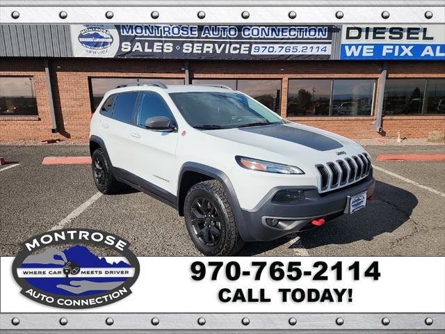 Photo of 2017 Bright White Clearcoat Jeep Cherokee